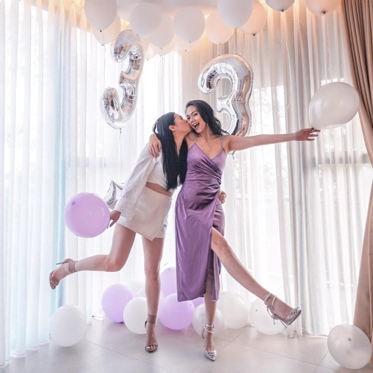 Balon din Folie Metalizata, Embo, Figurina Cifra, Tema Aniversare 100 cm, Ambalaj Individual, Pai inclus, Umflare cu Aer sau Heliu, Argintiu, Cifra 3 - imagine 4