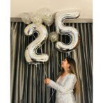 Balon din Folie Metalizata, Embo, Figurina Cifra, Tema Aniversare 100 cm, Ambalaj Individual, Pai inclus, Umflare cu Aer sau Heliu, Argintiu, Cifra 5 - imagine 5