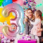Balon din Folie Metalizata Embo, Figurina Cifra Gradient, Tema Aniversare 40 cm, Ambalaj Individual, Pai inclus, Umflare cu Aer sau Heliu, Multicolor, Cifra 3 - imagine 3