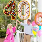 Balon din Folie Metalizata Embo, Figurina Cifra, Imprimeu Gogosi, Tema Aniversare 100 cm, Ambalaj Individual, Pai inclus, Umflare cu Aer sau Heliu, Multicolor, Cifra 0 - imagine 2