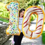 Balon din Folie Metalizata Embo, Figurina Cifra, Imprimeu Gogosi, Tema Aniversare 100 cm, Ambalaj Individual, Pai inclus, Umflare cu Aer sau Heliu, Multicolor, Cifra 0 - imagine 4