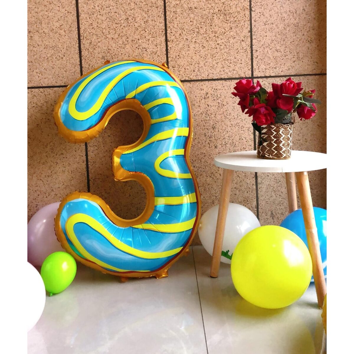 Balon din Folie Metalizata Embo, Figurina Cifra, Imprimeu Gogosi, Tema Aniversare 100 cm, Ambalaj Individual, Pai inclus, Umflare cu Aer sau Heliu, Multicolor, Cifra 3 - imagine 9