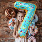Balon din Folie Metalizata Embo, Figurina Cifra, Imprimeu Gogosi, Tema Aniversare 100 cm, Ambalaj Individual, Pai inclus, Umflare cu Aer sau Heliu, Multicolor, Cifra 7 - imagine 3