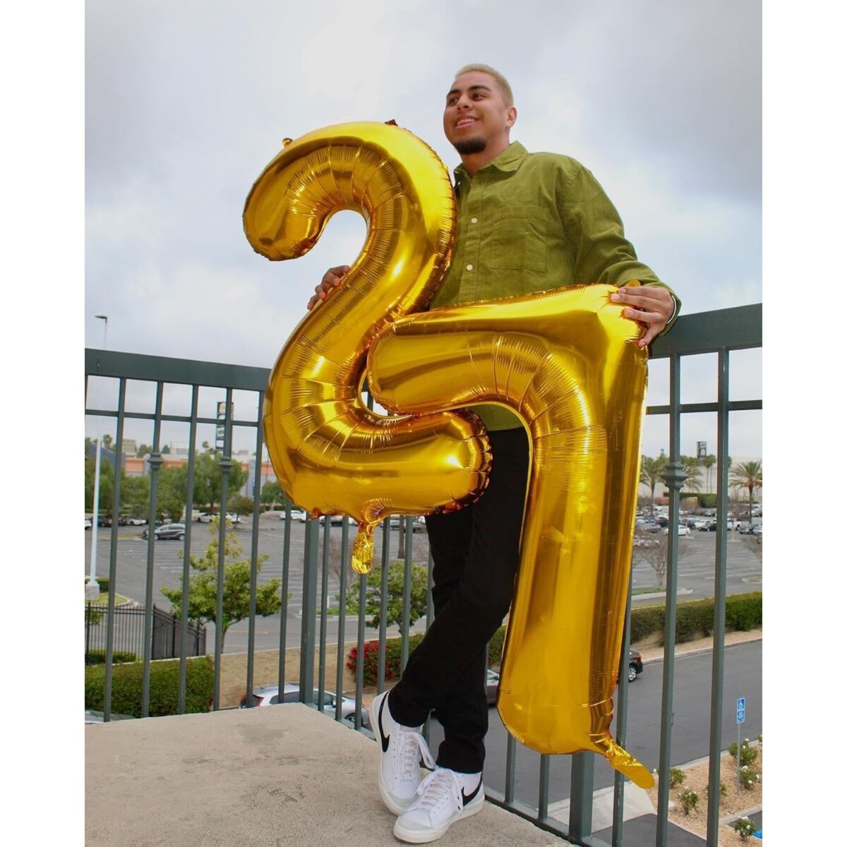 Balon din Folie Metalizata Embo, Figurina Cifra, Tema Aniversare 100 cm, Ambalaj Individual, Pai inclus, Umflare cu Aer sau Heliu, Auriu, Cifra 2 - imagine 6