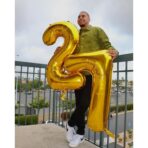 Balon din Folie Metalizata Embo, Figurina Cifra, Tema Aniversare 100 cm, Ambalaj Individual, Pai inclus, Umflare cu Aer sau Heliu, Auriu, Cifra 2 - imagine 6