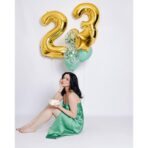 Balon din Folie Metalizata Embo, Figurina Cifra, Tema Aniversare 100 cm, Ambalaj Individual, Pai inclus, Umflare cu Aer sau Heliu, Auriu, Cifra 3 - imagine 6