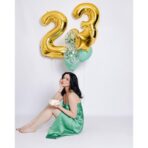 Balon din Folie Metalizata Embo, Figurina Cifra, Tema Aniversare 80 cm, Ambalaj Individual, Pai inclus, Umflare cu Aer sau Heliu, Auriu, Cifra 3 - imagine 7