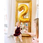 Balon din Folie Metalizata Embo, Figurina Cifra, Tema Aniversare 80 cm, Ambalaj Individual, Pai inclus, Umflare cu Aer sau Heliu, Auriu, Cifra 2 - imagine 6