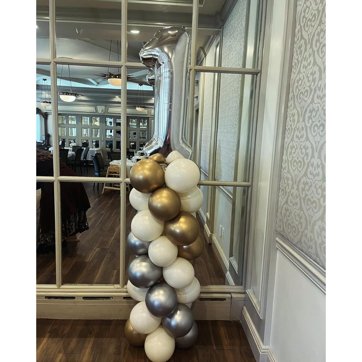 Balon din Folie Metalizata, Embo, Figurina Cifra, Tema Aniversare 80 cm, Ambalaj Individual, Pai inclus, Umflare cu Aer sau Heliu, Argintiu, Cifra 1 - imagine 6