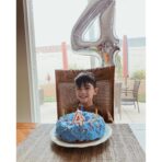 Balon din Folie Metalizata, Embo, Figurina Cifra, Tema Aniversare 80 cm, Ambalaj Individual, Pai inclus, Umflare cu Aer sau Heliu, Argintiu, Cifra 4 - imagine 7