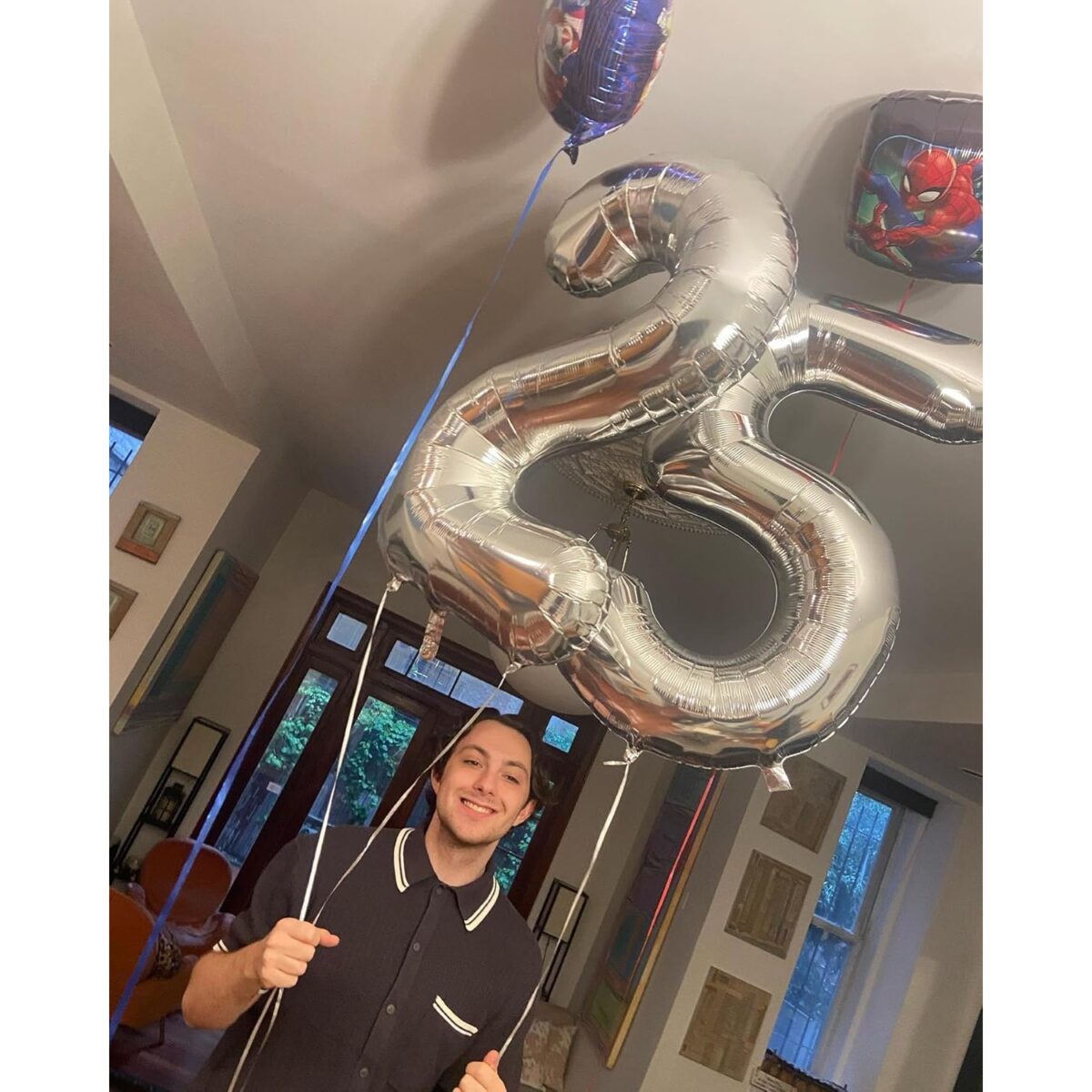 Balon din Folie Metalizata, Embo, Figurina Cifra, Tema Aniversare 80 cm, Ambalaj Individual, Pai inclus, Umflare cu Aer sau Heliu, Argintiu, Cifra 5 - imagine 6