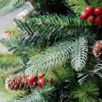 Brad artificial de Craciun, decorat cu conuri pin rosii, pentru interior/exterior, inaltime 150 cm, diametru 104 cm, 323 ramuri, Embo, verde, suport metalic inclus - imagine 8