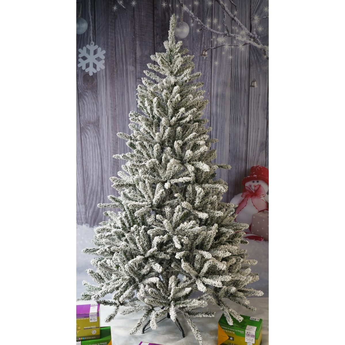 Brad Artificial de Craciun, Embo, 1.8 m inaltime, Verde, Pulverizat alb-tip zapada, Diametru inferior 110 cm, Interior/ Exterior - imagine 2