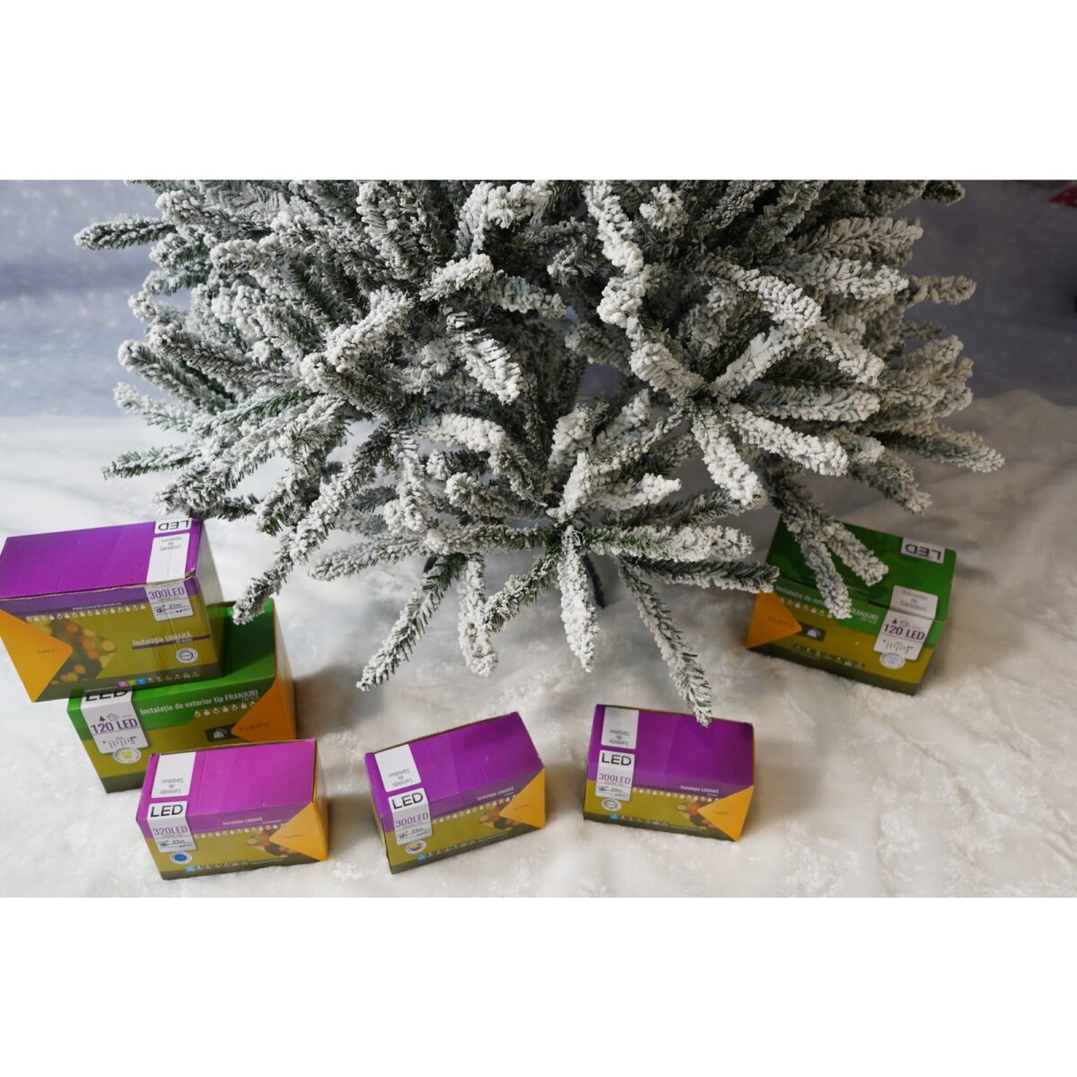 Brad Artificial de Craciun, Embo, 1.8 m inaltime, Verde, Pulverizat alb-tip zapada, Diametru inferior 110 cm, Interior/ Exterior - imagine 10