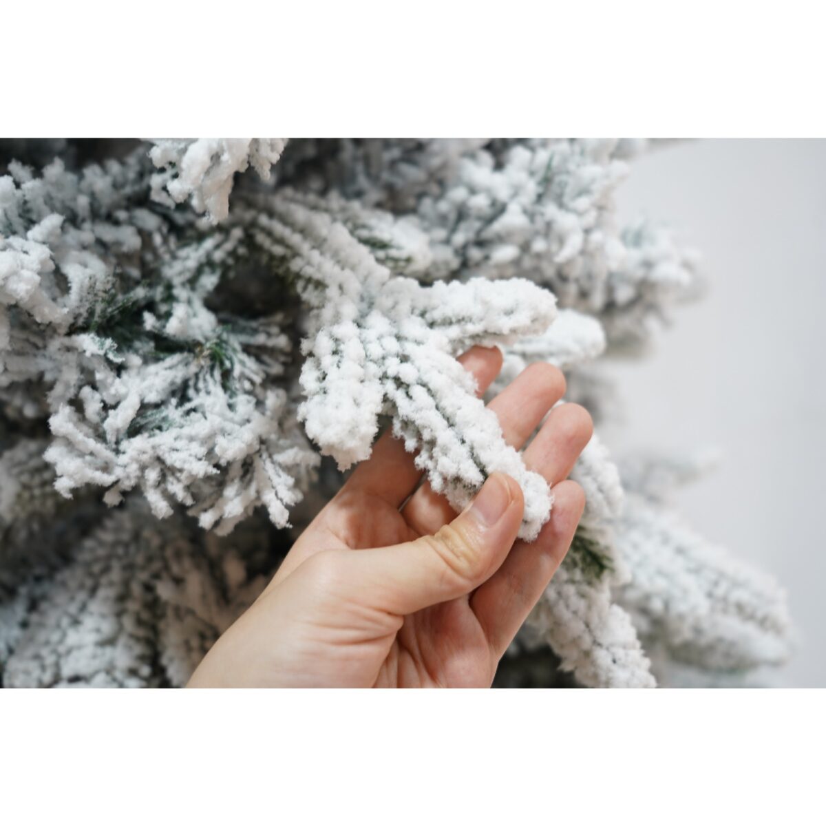 Brad Artificial de Craciun, Embo, 1.8 m inaltime, Verde, Pulverizat complet alb-tip zapada, Interior/ Exterior, Bogat 512 ramuri - imagine 5