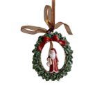 Decoratiune de Craciun, Embo, pentru Brad, Model Ghirlanda cu Mos Craciun, 8 x 6.5 cm, din Rasina, Multicolor