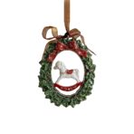 Decoratiune de Craciun, Embo, pentru Brad, Model Ghirlanda cu Calut, 8.5 x 6.5 cm, din Rasina, Multicolor