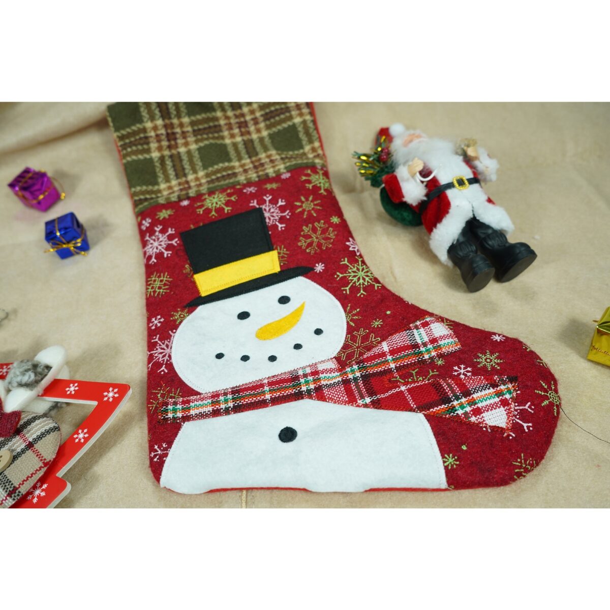 Ciorap Cadouri,Embo,cu model om de zapada, rosu, marimea 20x40 cm, textil, interior - imagine 2