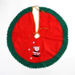 Covoras pentru Bradul de Craciun, Embo, din Tesatura Pufoasa, cu Fundite de Prindere, Model Mos Craciun, Rosu/ Verde, Diametru 90 cm