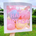 Cutie pentru Baloane, Embo, Tematica Aniversare, Model Scris Happy Birthday, Baloane Albastre, Roz, Galbene si Panglica Incluse, Contur Alb, Transparenta, 30x30 cm - imagine 3