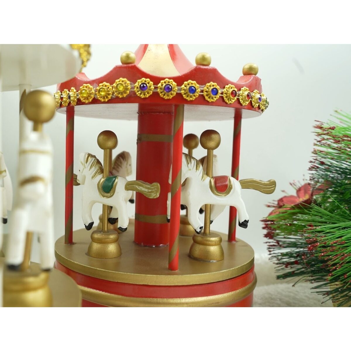 Cutiuta muzicala decorata de Craciun, Carusel rotativ, Rosu, din Lemn, Interior, Embo - imagine 2