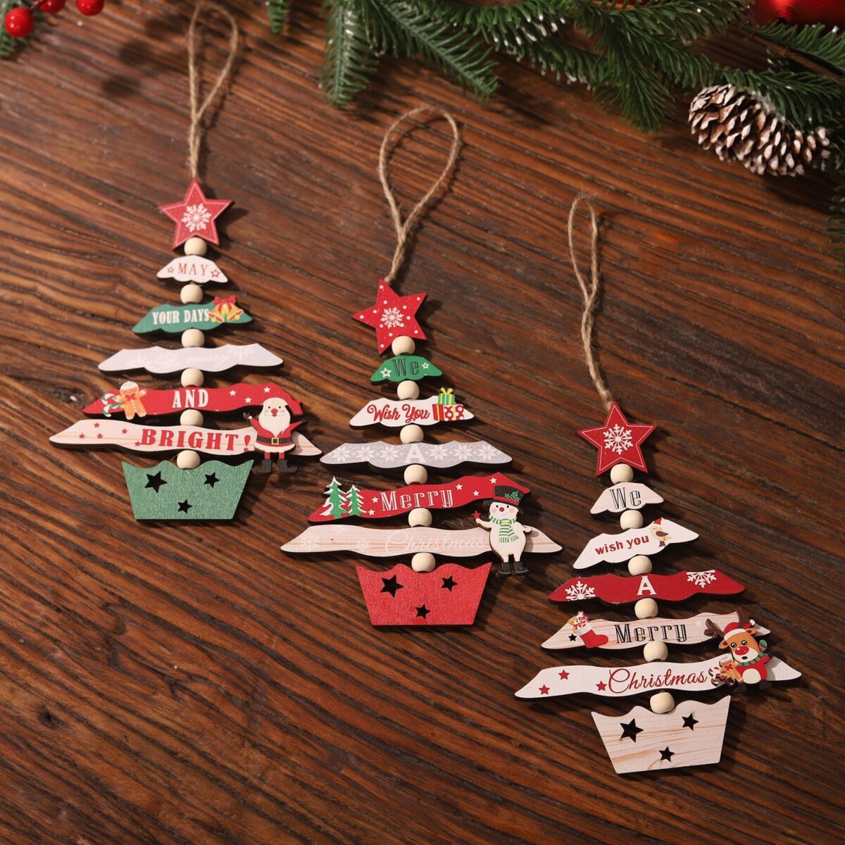 Decoratiune de Craciun din Lemn, Embo, cu Snur pentru Agatare in Brad, Model Brad de Craciun si Ren, Scris We Wish You A Merry Christmas, 17x12.8x0.4 cm, Multicolor - imagine 6