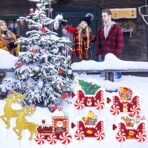 Decoratiune de Craciun, Embo, pentru Gradina, Tip Trenulet, 7 Figurine + Bete de Infipt in Pamant, din Plastic, Impermeabil, Model Renii Joy si Noel, Multicolor - imagine 4