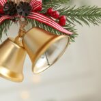 Decoratiune de Craciun pentru Brad, Embo, Model 2 Clopotei de Craciun cu Crenguta de Brad, Decoratiune pentru Interior de Craciun, Auriu - imagine 6