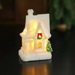 Decoratiune Ornament de Craciun, Embo, Casuta de Craciun din Rasina, Model Casa Mica Iluminata din Interior, 8.5 x 5 x 4 cm, Alb