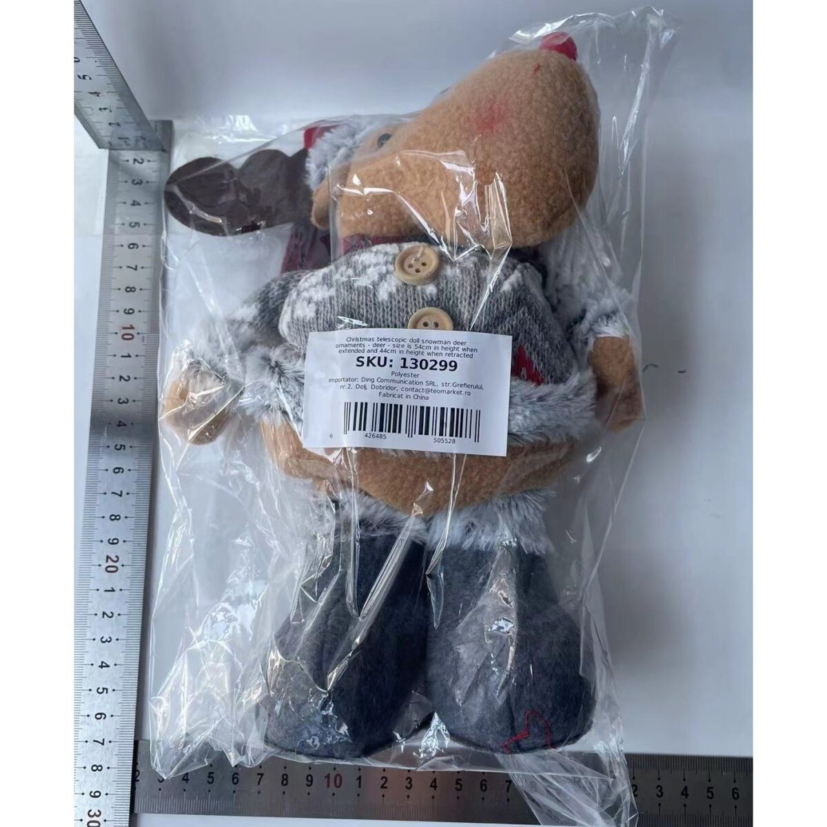 figurina-craciun-flippy-ren-picioare-telescopice-inaltime-reglabila-44-54cm-66b9f3a9a15d9.jpg Figurina Decorativa, Pentru Craciun, Embo, Ren, Picioare Telescopice, Inaltime Reglabila 44-54cm, Bluza cu Fulgi, Rosu/Gri - imagine 6