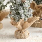 Decoratiune Craciun pentru Masa, Embo, Ornament de Decor Model Brad de Craciun de Dimensiuni Mici cu Fulgi Albi, pentru Birou si Interior, din Plastic Calitativ 20 cm, Verde Alb - imagine 4