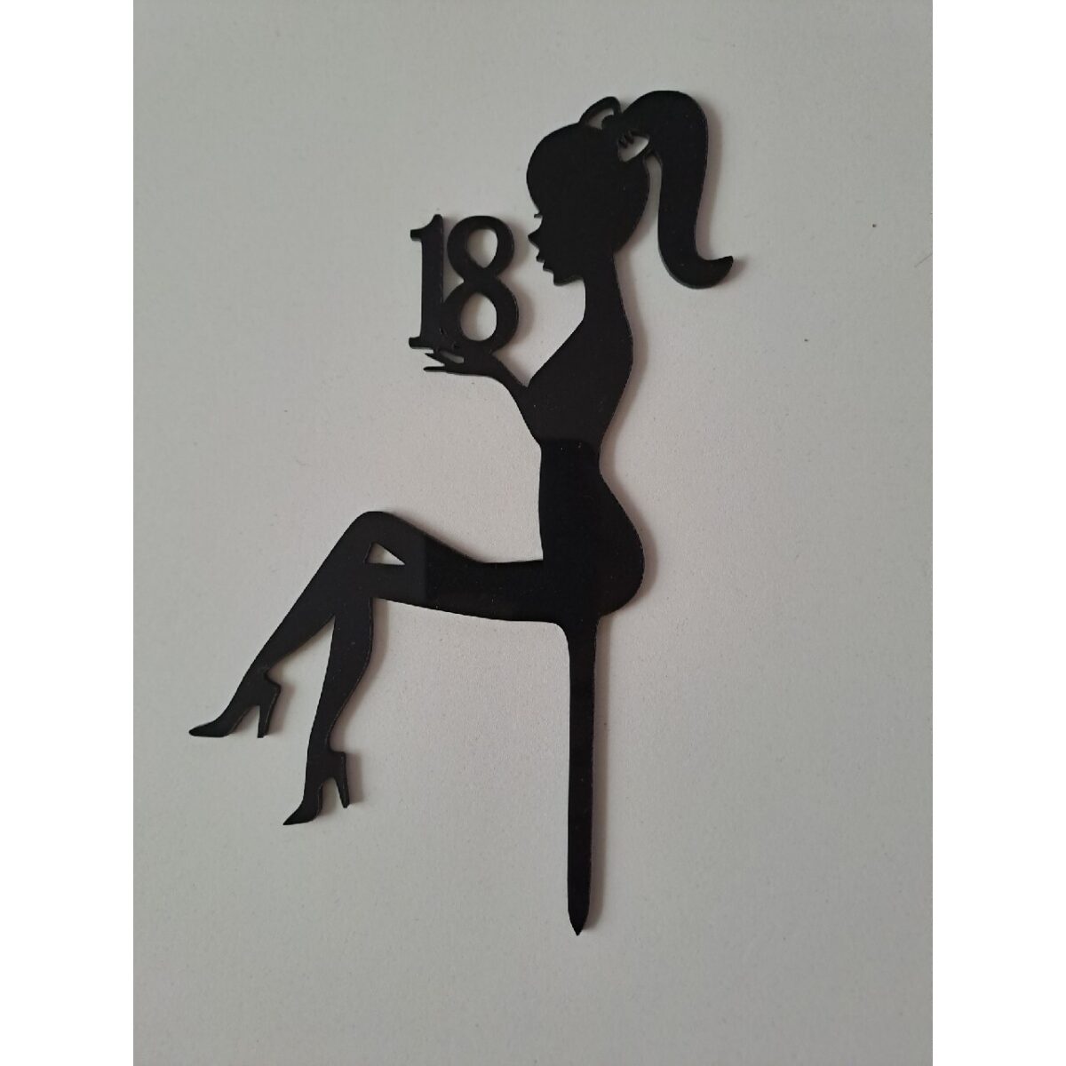 Decoratiune Topper pentru Tort, Embo, Model Fata 18 Ani, Dimensiuni 16x11.5 cm, Tematica Majorat, Negru - imagine 4