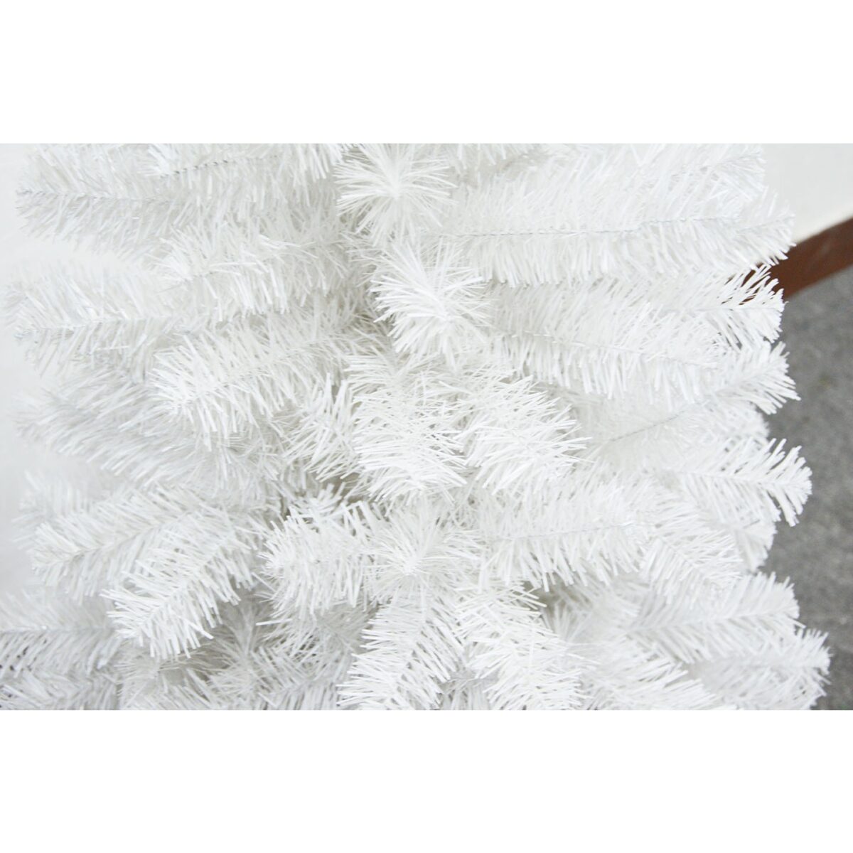 Brad de Craciun artificial cu suport inclus Embo, 210 cm, 800 ramuri/varfuri, material plastic, suport clasic, fara iluminare, utilizat pentru interior/exterior, alb - imagine 4