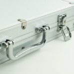 Set de Poker Complex cu 300 de jetoane Embo, Include 2 seturi de carti, 5 zaruri, Echipat cu servieta de aluminiu cu dimensiunile 39x7x27 cm - imagine 2