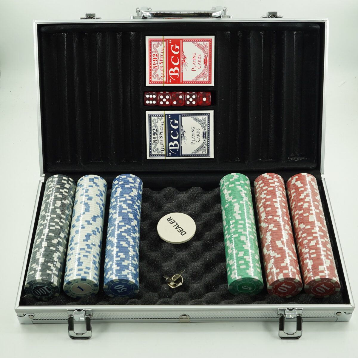 Set de Poker Complex cu 300 de jetoane Embo, Include 2 seturi de carti, 5 zaruri, Echipat cu servieta de aluminiu cu dimensiunile 39x7x27 cm - imagine 3