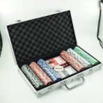 Set de Poker Complex cu 300 de jetoane Embo, Include 2 seturi de carti, 5 zaruri, Echipat cu servieta de aluminiu cu dimensiunile 39x7x27 cm - imagine 7