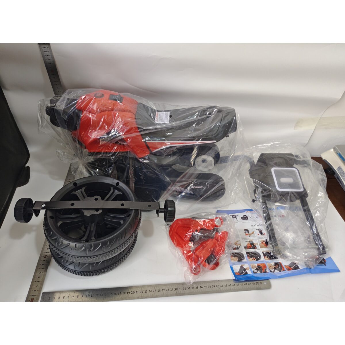 Motocicleta Electrica cu 2 Roti Mari si 2 Roti Ajutatoare, Embo, Acumulator Incarcare, Anti-Rasturnare, Lumini, Muzica, Motor:380, Baterie 6V4.5, 41.5x70x34 cm, 4.5 Kg, 3 Ani+, Rosu Negru - imagine 3