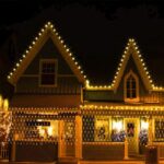 Instalatie Craciun, Tip Plasa, IP 44, 7 x 1 m, 320 LED-uri, Alb cald, 8 jocuri de lumini, Transformator cu telecomanda, Interconectabila, Prelungitor 5 m inclus, Fir transparent, Embo