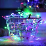 Instalatie de Craciun, Liniara, 1 m, Baterii, 10 LED-uri, Multicolor, 2 Jocuri de Lumini, Fir Transparent, Interior/Exterior, Embo