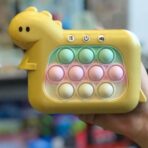 Jucarie Interactiva Pop It Whack A Mole, Embo, Tip Consola, Anti-Stres, 4 Moduri de Joc, din ABS si Silicon, +3 Ani, Model Dinozaur, Galben - imagine 4