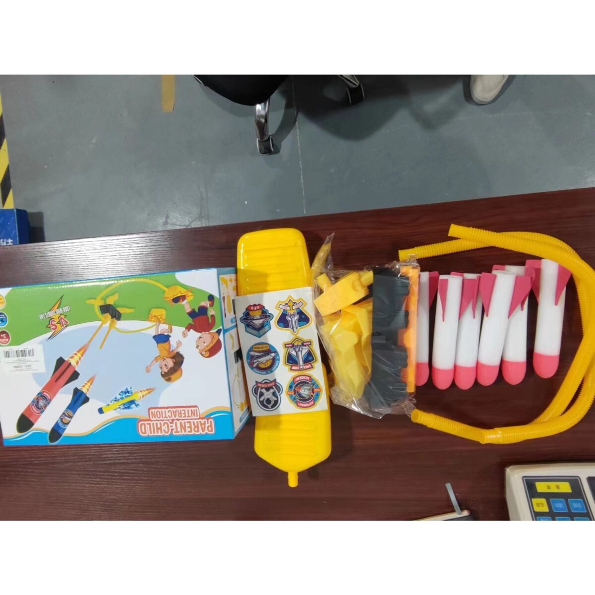 Jucarie pentru copii, lansator rachete cu piciorul, doua lansatoare, 6 rachete cu lumini - imagine 5