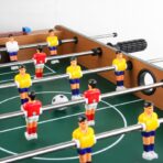 Masa de Fotbal cu Teren si 18 Jucatori Embo, 6 Manere, cu Tablou pentru Scor, din Metal, Lemn si ABS, 69 x 36.5 x 61 cm, cu Picioare, pentru copii/adulti - imagine 6