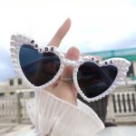 Ochelari in Forma de Inima, Embo, pentru Petrecerea Burlacitelor, Tematica Nunta, Protectie Soare, 15.3x5.7x14.5 cm, Scris Bride to Be cu Perle, Alb