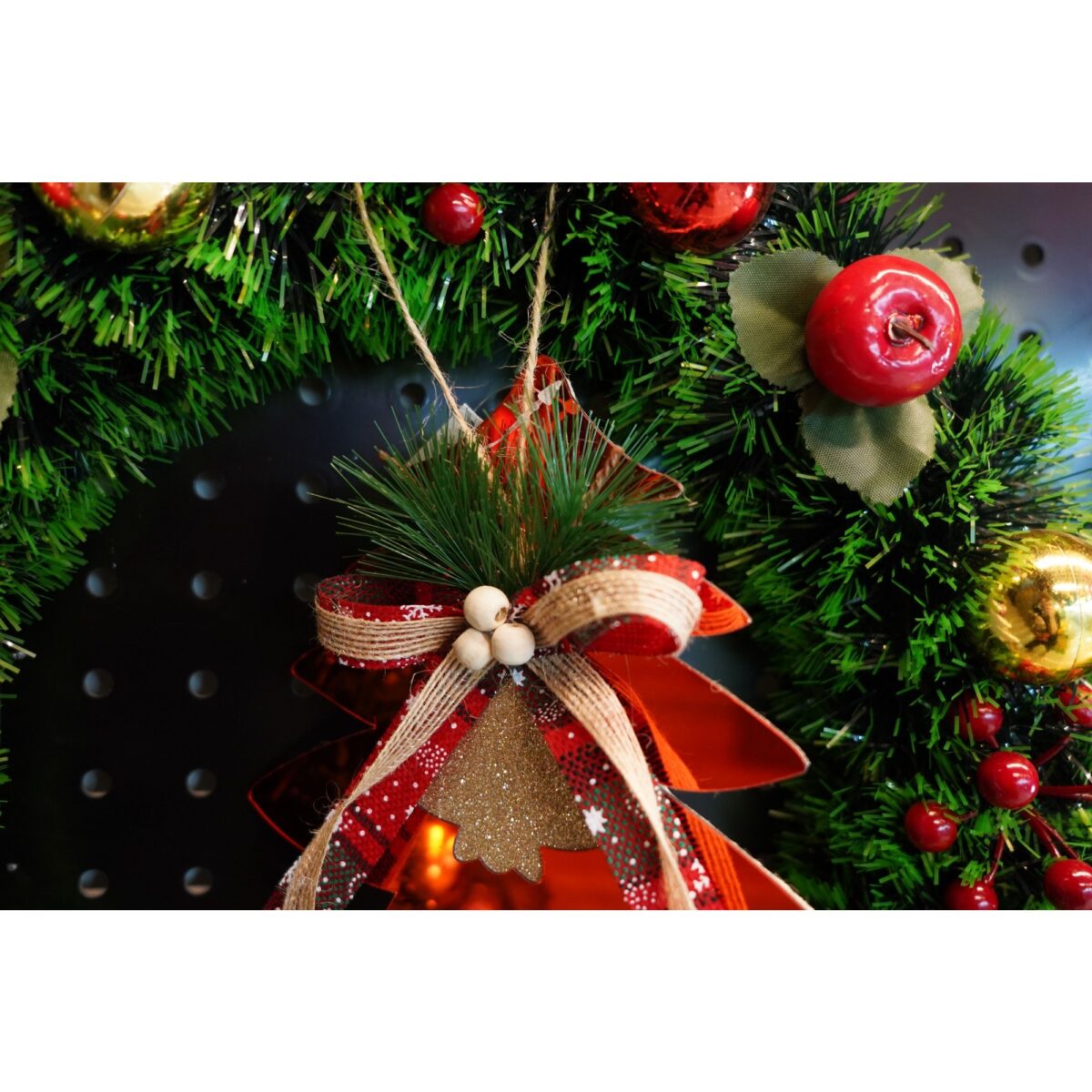 ornament-brad-flippy-brad-rosu-lucios-14-16cm-acril-interior-exterior-61f1232512a47 Ornament brad, Embo, Brad, Rosu, Lucios, 14*16CM, Acril, Interior/ Exterior - imagine 3