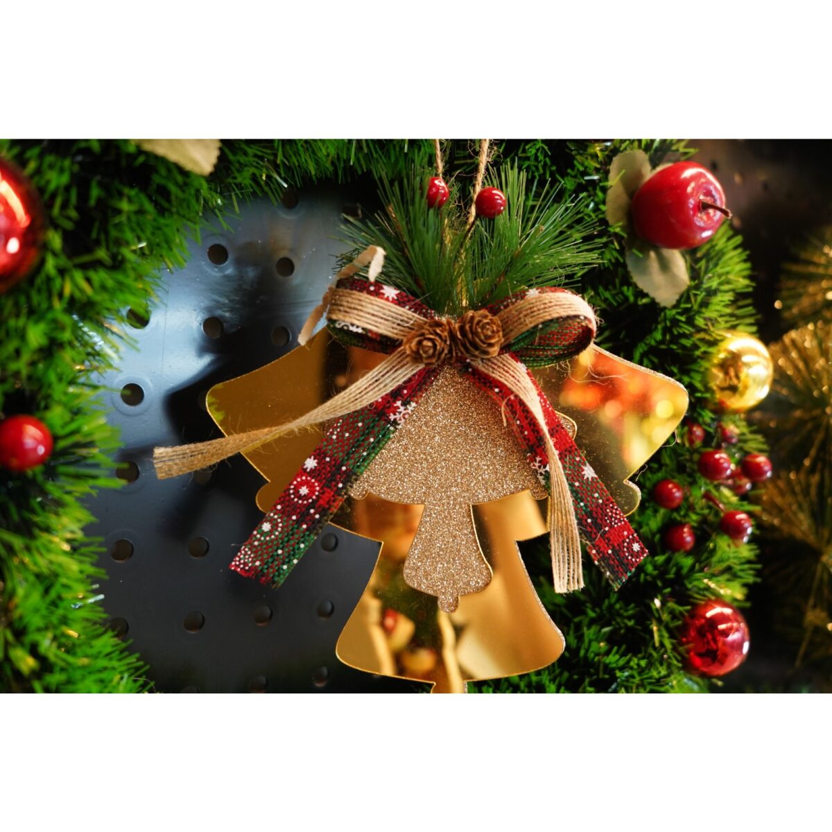 ornament-brad-flippy-clopotei-auriu-lucios-16-17cm-acril-interior-exterior-61f11fa2bba1d.jpg Ornament brad, Embo, Clopotei, Auriu, Lucios, 16*17CM, Acril, Interior/ Exterior - imagine 3