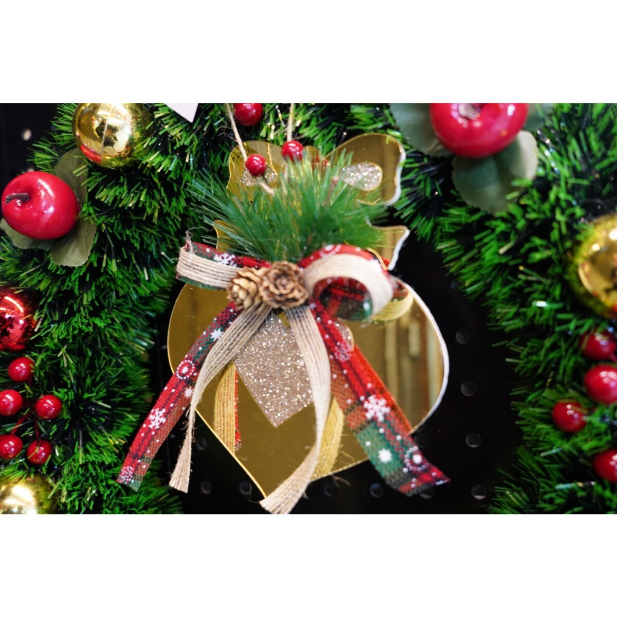 ornament-brad-flippy-inima-auriu-lucios-15-16cm-acril-interior-exterior-61f11fad2b649 Ornament brad, Embo, Inima, Auriu, Lucios, 15*16CM, Acril, Interior/ Exterior - imagine 3
