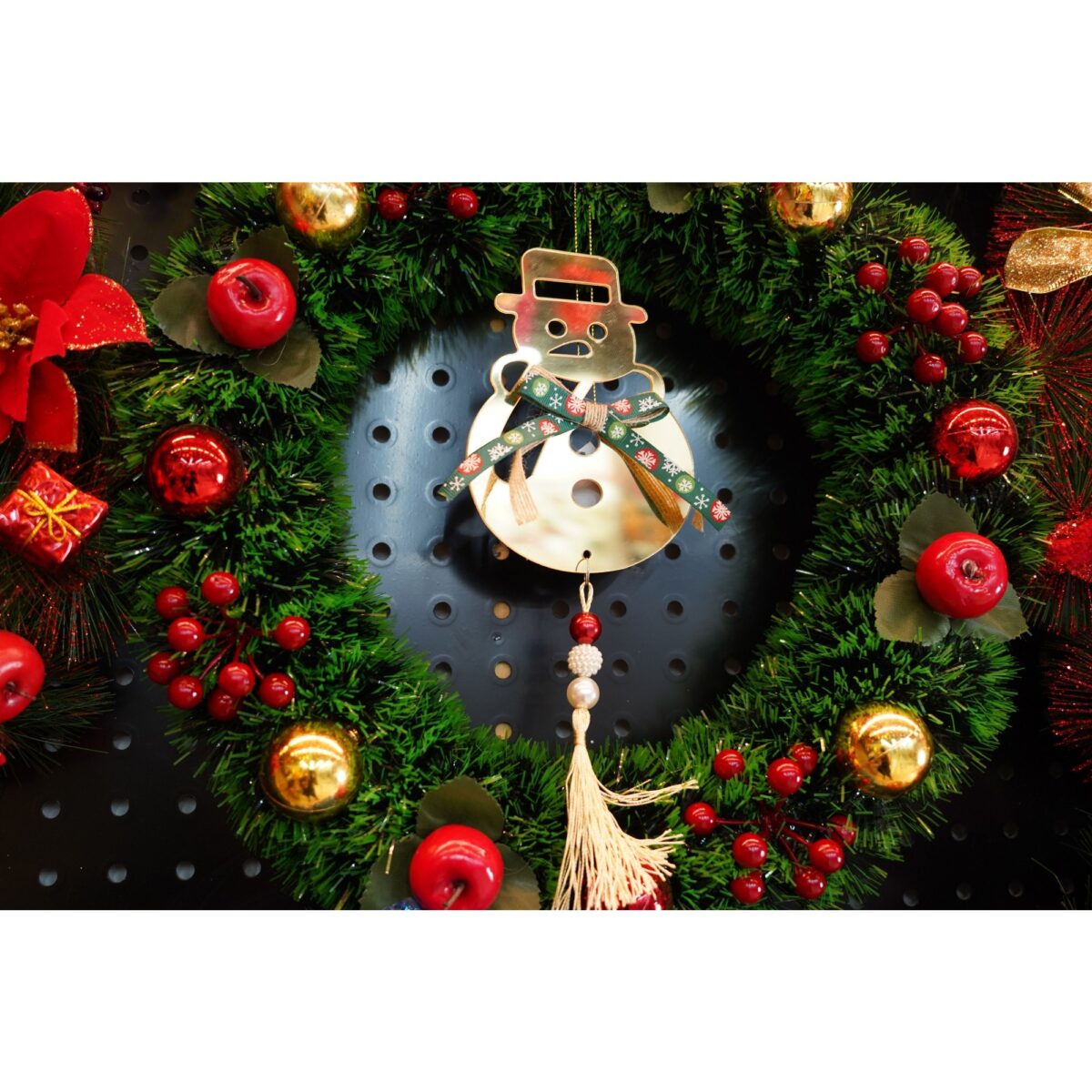 ornament-brad-flippy-om-de-zapada-auriu-lucios-14-30cm-acril-interior-exterior-61f12018476da Ornament brad, Embo, Om de zapada, Auriu, Lucios, 14*30CM, Acril, Interior/ Exterior - imagine 3