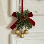 Ornament de Brad, Embo, tip Funda de Craciun cu 3 Clopotei Aurii si Conuri de Brad, Panglica Rosie de Velvet, 16 x 11 cm, Rosu
