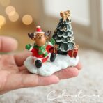 Ornament de Craciun din Rasina pentru Decor, Embo, Model Ren cu Brad, Decoratiune de Birou pentru Craciun, 6.5 x 6.5 x 4 cm, Rosu Verde - imagine 3
