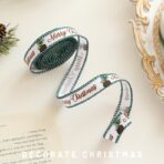 Panglica Decorativa cu Tematica de Craciun, Embo, Set din 4 bucat + 1 Rulon Ata Maro, Panglica pentru Cadou de Craciun Brad si Decor, 2 M per bucata, Model Brad, Alb Verde - imagine 4